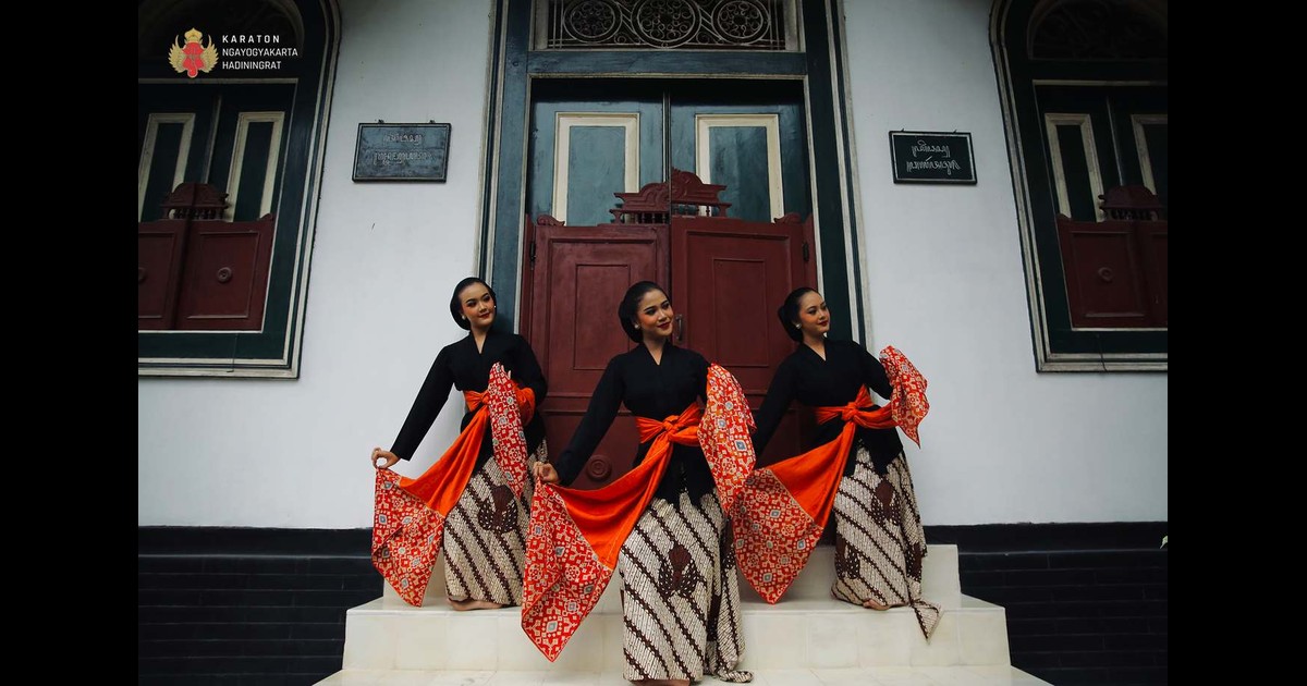 Paypoq va oq korsetdagi qoramagiz porno